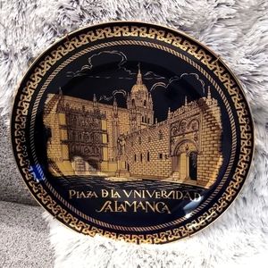 Navy blue plate, PLAZA D LA VNIVERCIDAD SALAMANCA painted with ORO DE LEY